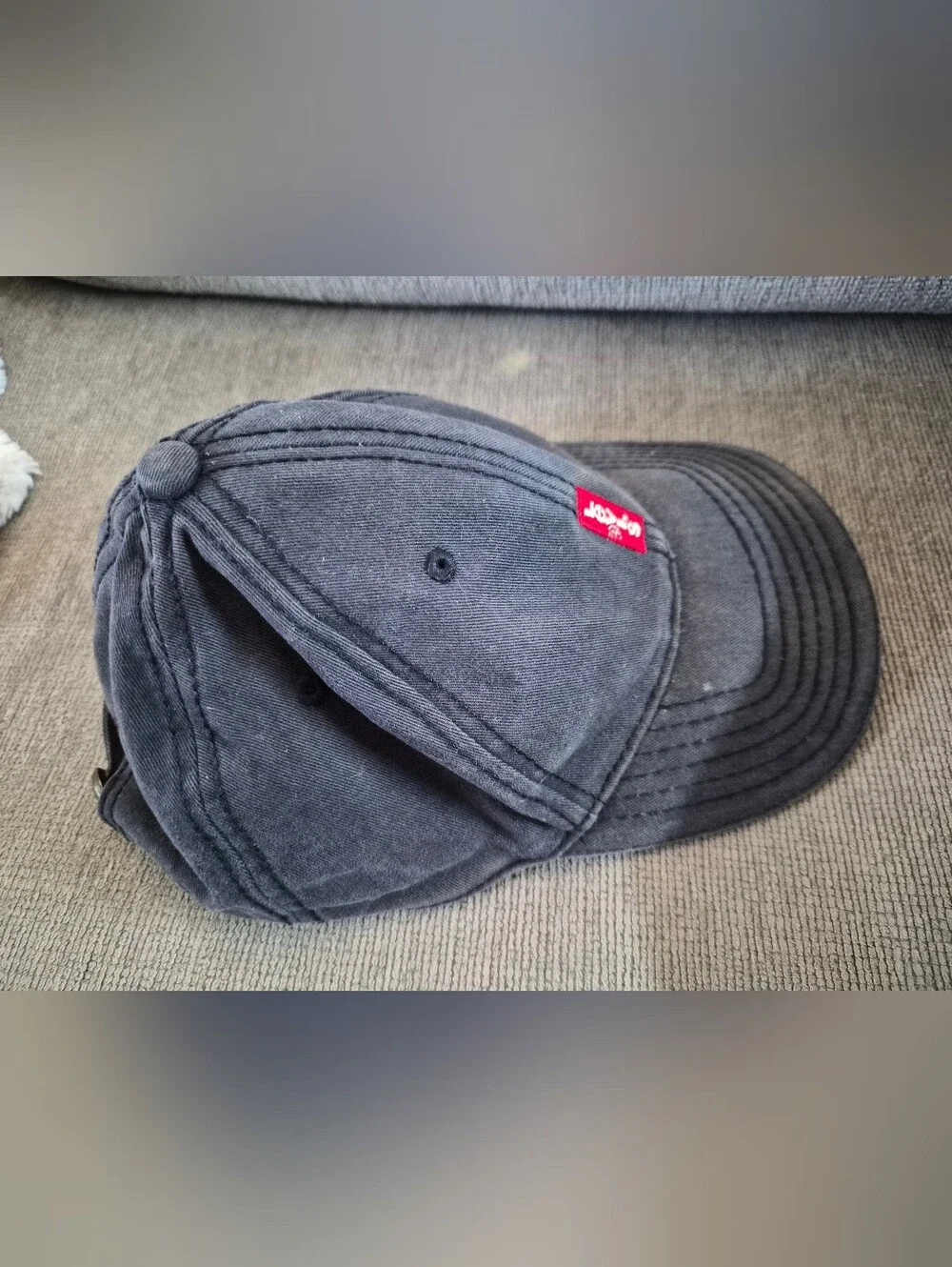 Levi's Classic Twill Baseball Hat featuring a red embroidered baseball Cap Hat
